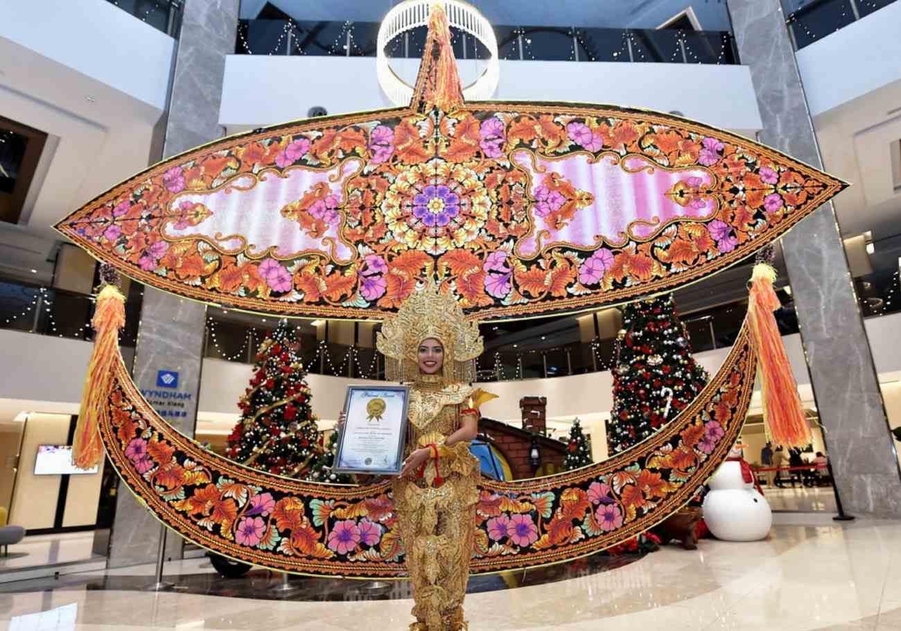 Mrs Malaysia World to showcase largest 'Wau' costume