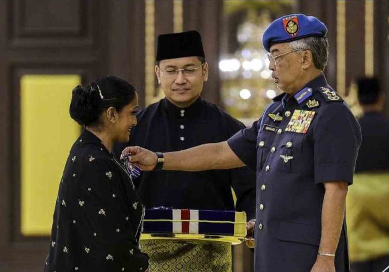 Agong honours security guard Yogeswary for acts of kindness