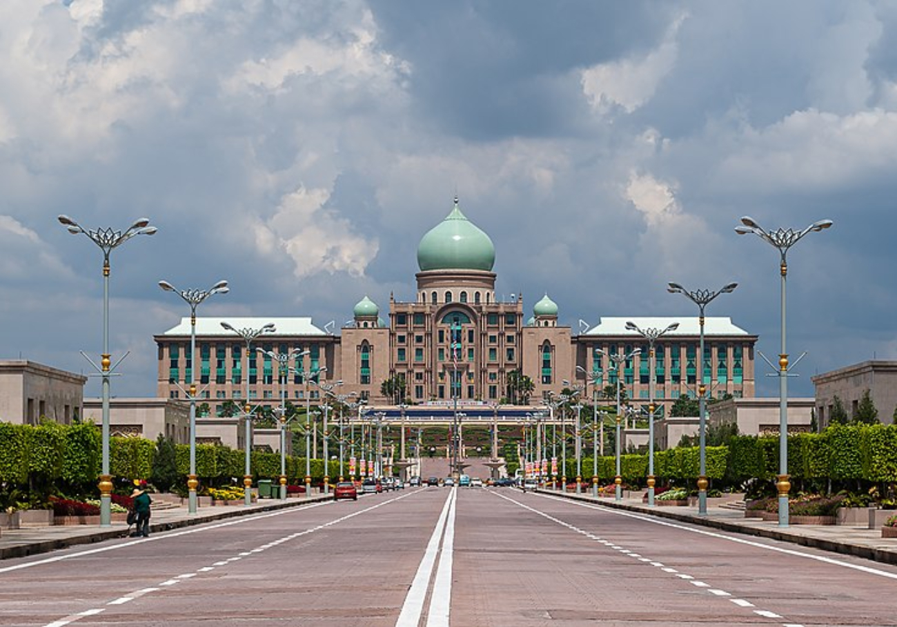 Putrajaya offers free rides on trackless tram