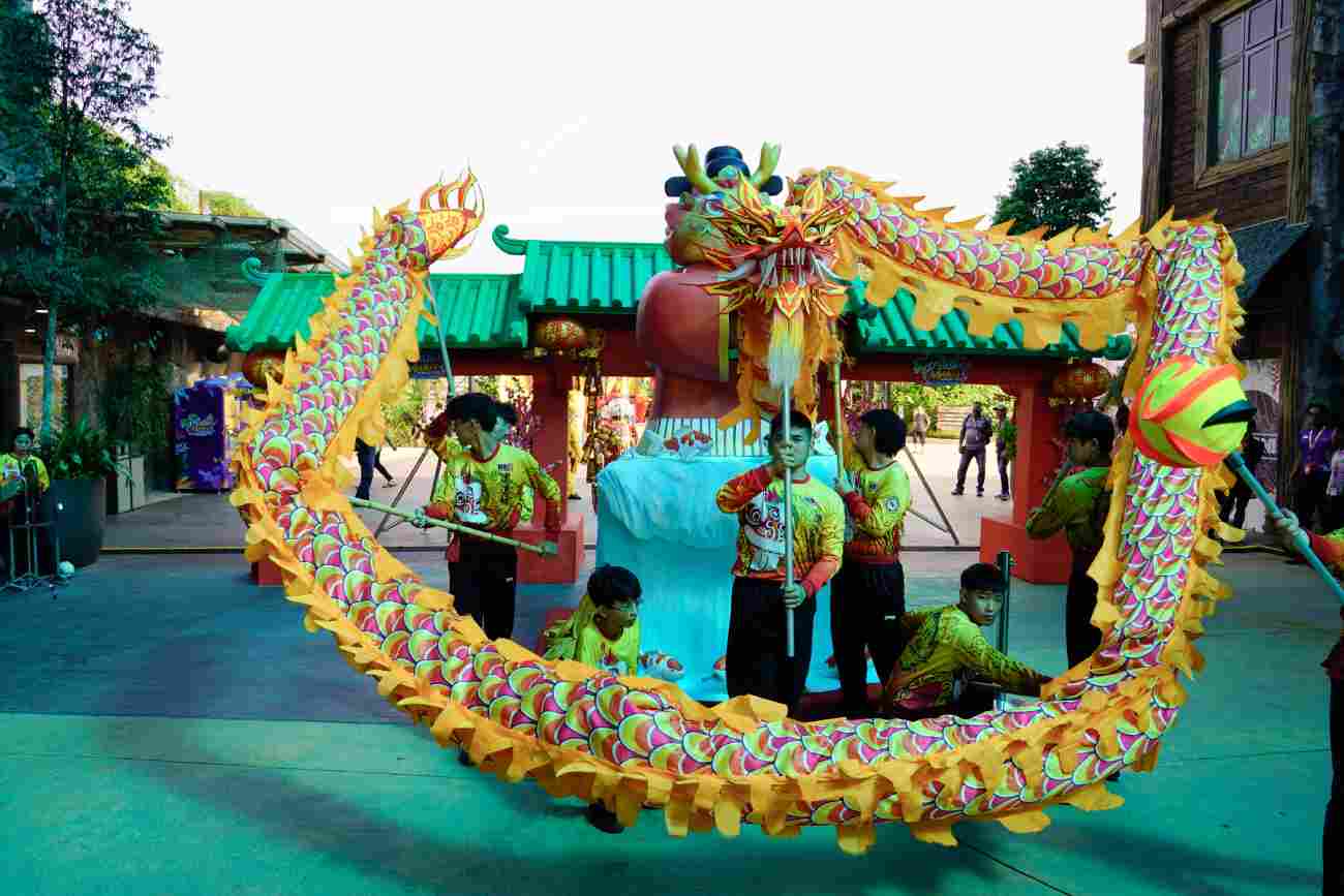 Photo of vibrant Lion Dance performance at Splashmania FunPark during the "Play Lóng Lóng" celebration.