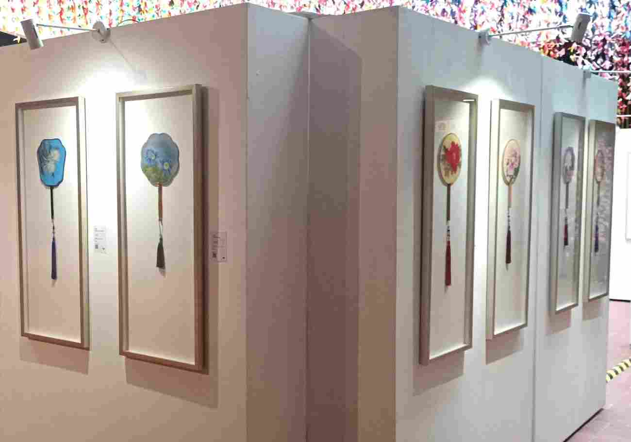 Image of intricately painted Gongbi Silk Fans displayed at the exhibition.