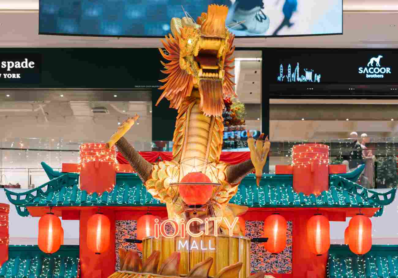 Festive frenzy at IOI Mall! Dazzling decorations, joyful crowds, and exciting activities during the "Leap of Spring" Chinese New Year celebration, offering performances, special offers, and family fun.