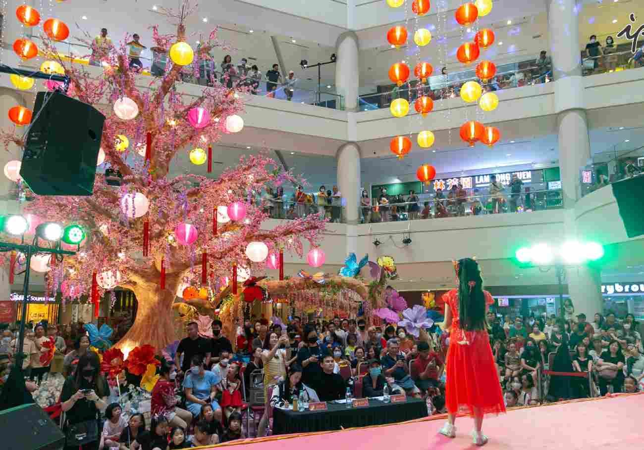 The Chinese New Year Talent Contest at Ipoh Parade provided a platform for individuals and groups to showcase their artistic flair in alignment with the New Year theme. 