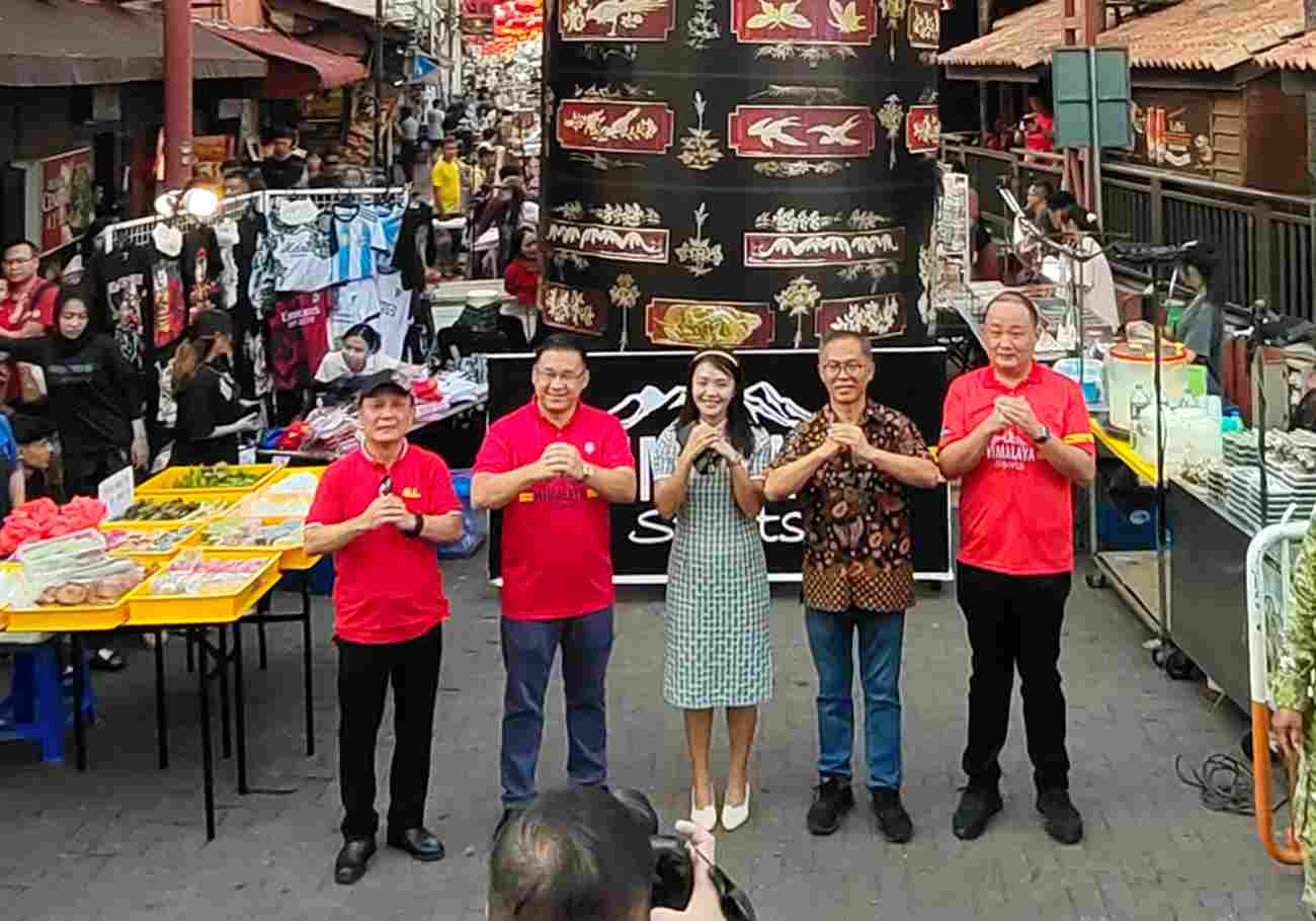 Jonker Walk transformed into a spectacular Chinese New Year celebration with lights, lanterns, and festivities.