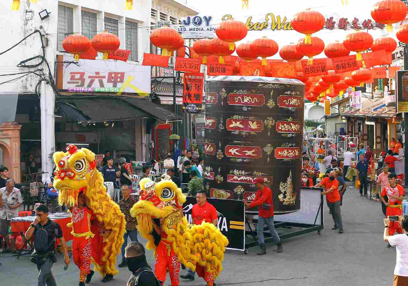 Image showcasing the vibrant decorations and lanterns adorning Jonker Walk for CNY.
