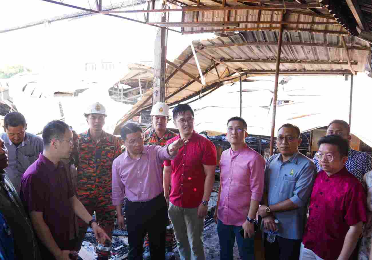 The iconic Pasir Putih market, a cornerstone of Ipoh's history for decades, lay smouldering in the aftermath of a devastating fire on Tuesday morning. 