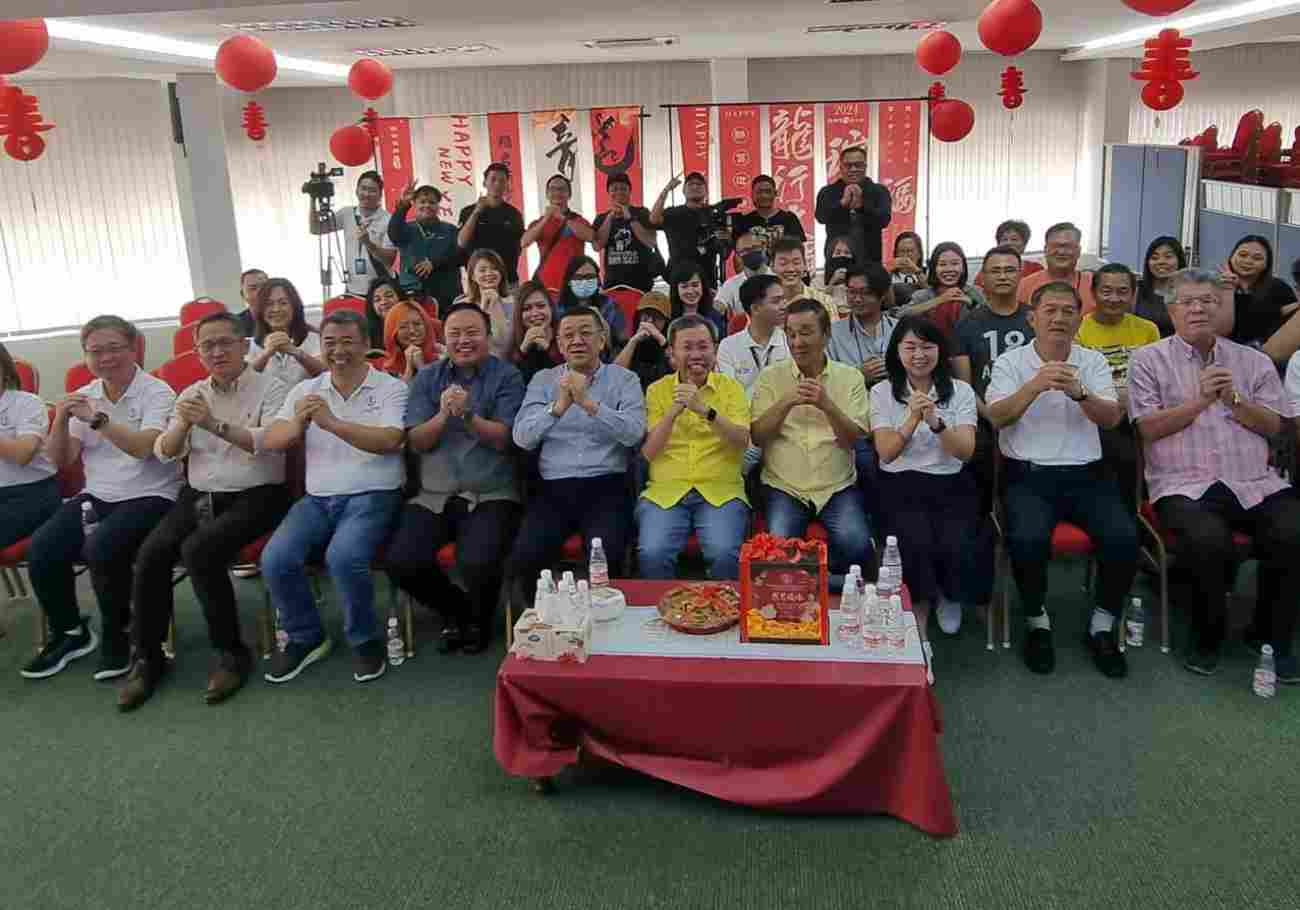 Group photo of media personnel attending the Sarawak Federation of Chinese Associations