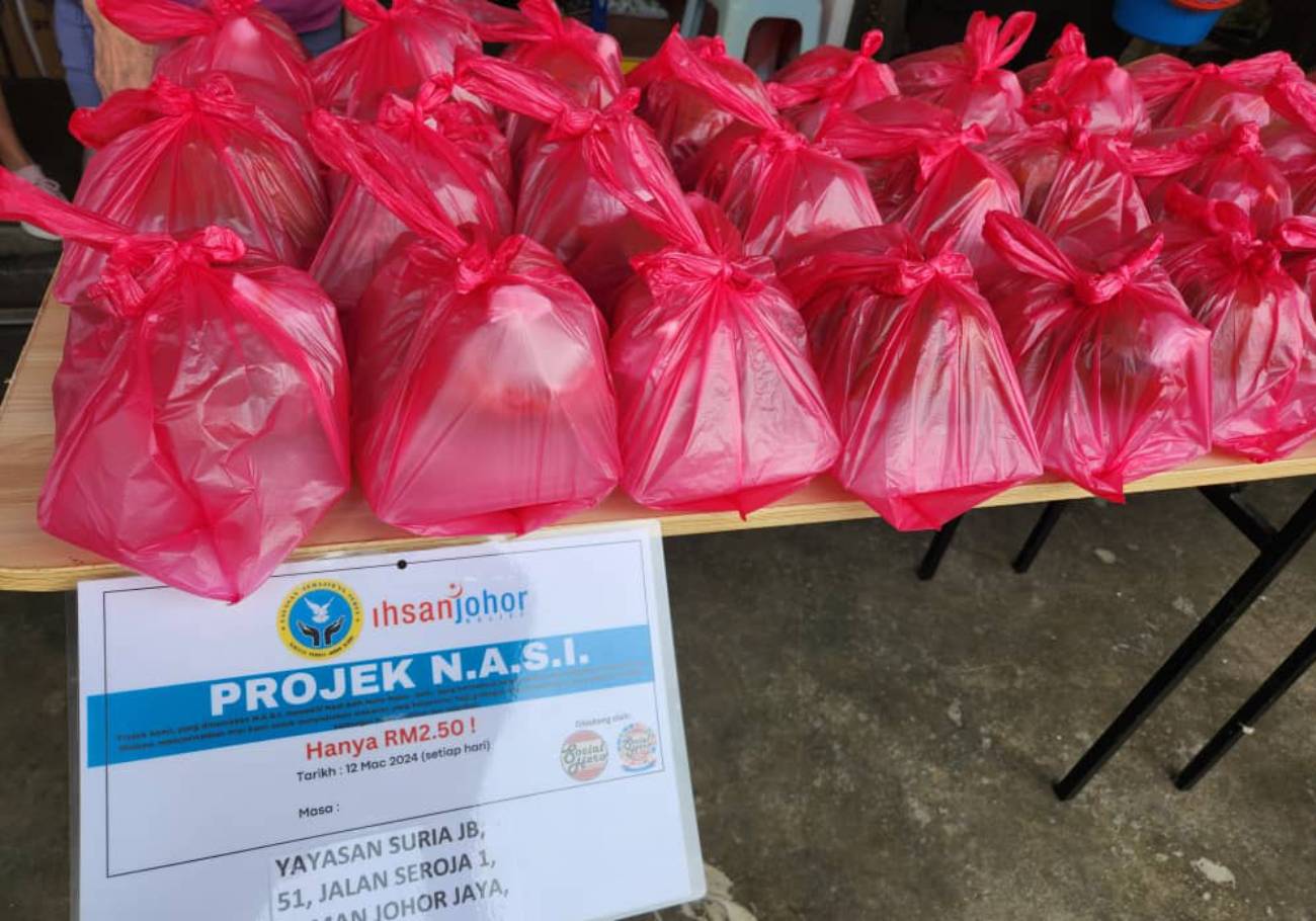 In a collaborative effort to support the underprivileged during the holy month of Ramadan, Ihsan Johor and Yayasan Suria JB have launched "PROJEK N.A.S.I.".
