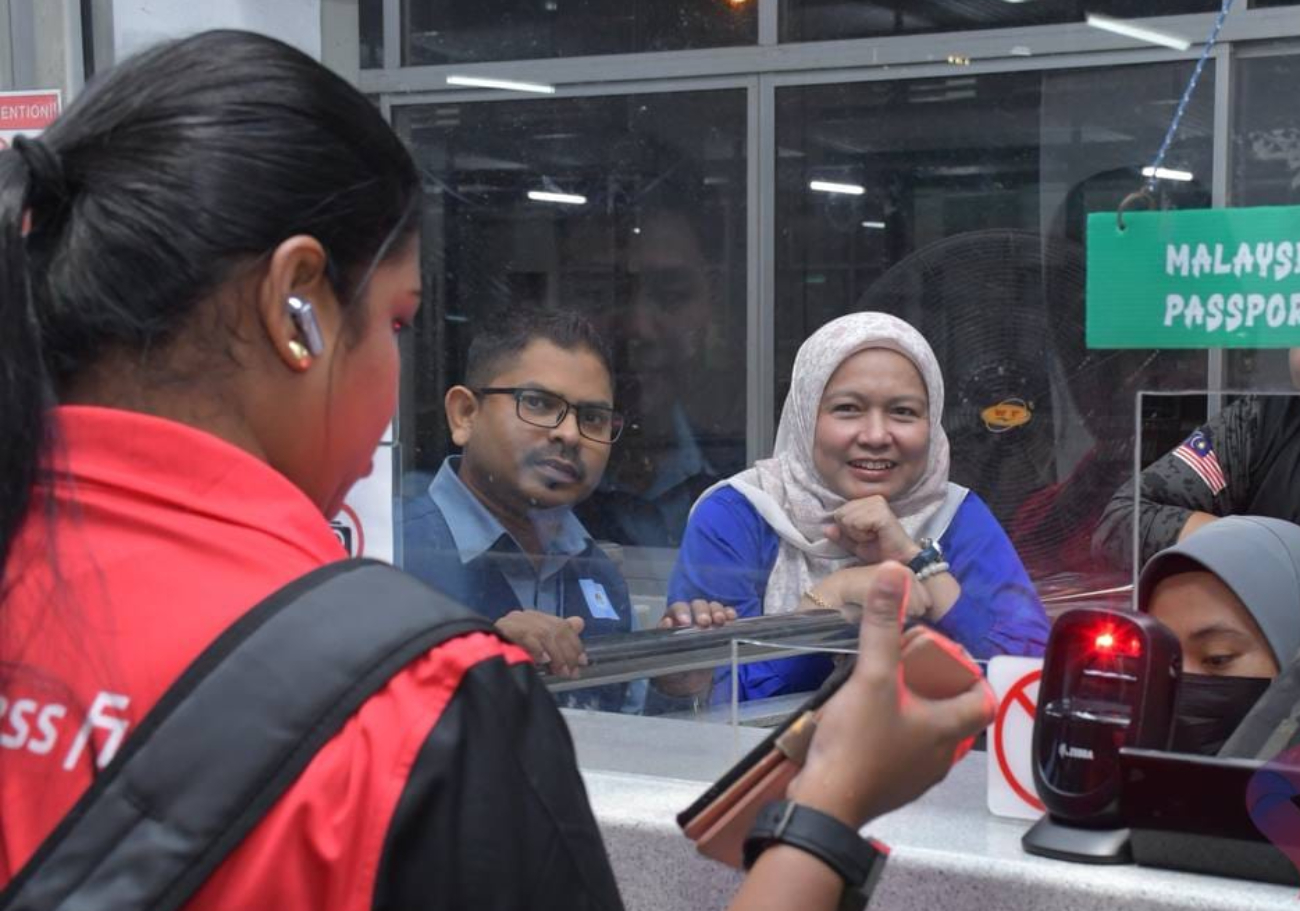 Seamless start for QR Code trial run at Johor Bahru CIQs