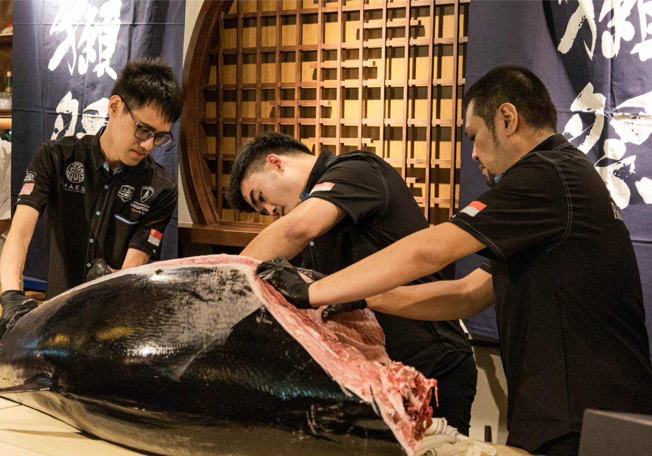 Haku sets record with largest tuna cut in Malaysia