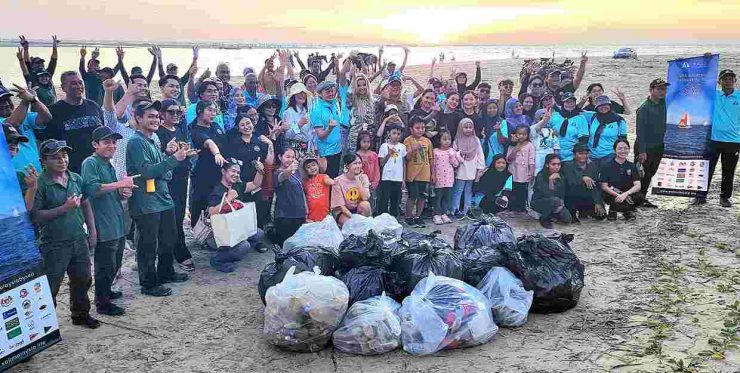 Miss World team joins Sabah beach clean-up - Citizens Journal