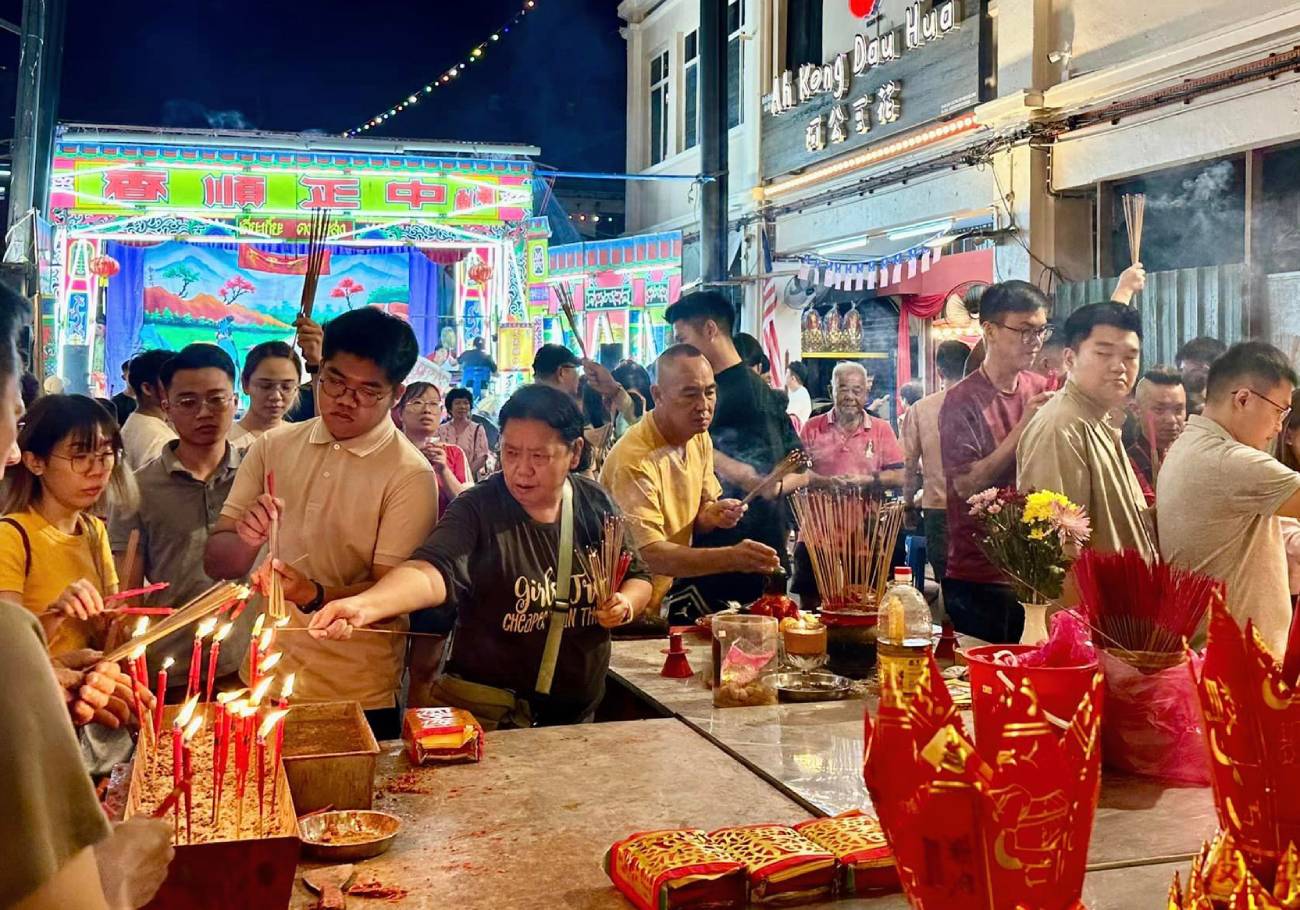 Experience the Hungry Ghost Festival in Bukit Mertajam