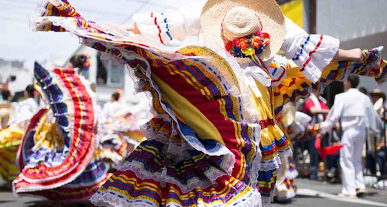 Experience Colombian culture at Lalaport