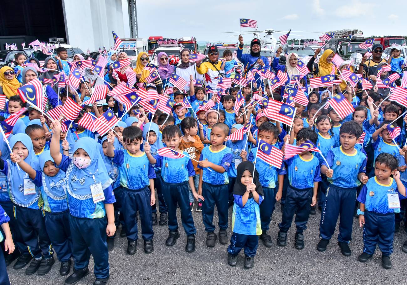 Kembara Merdeka Jalur Gemilang convoy reaches Penang