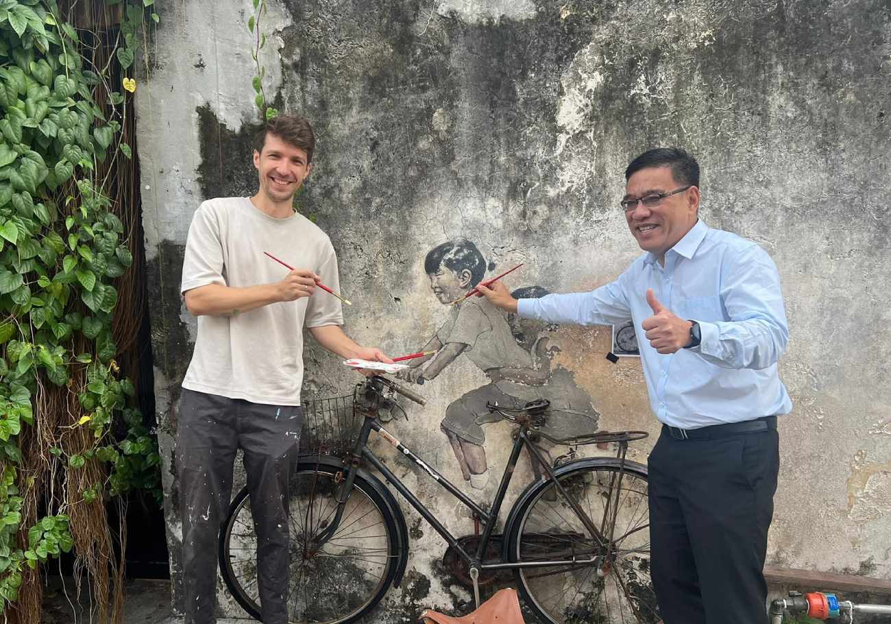 Ernest Zacharevic restores iconic Penang murals