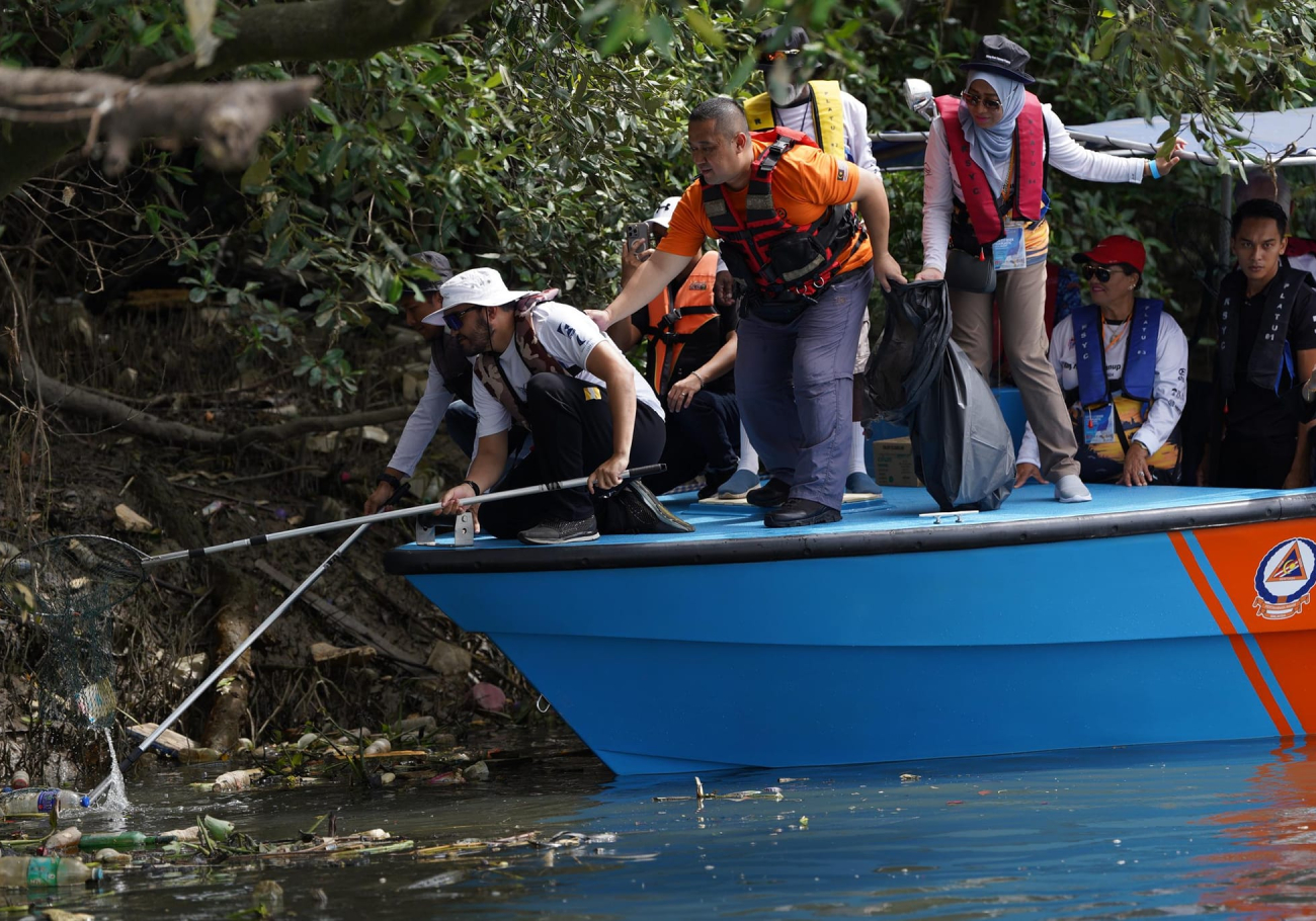 Klang River cleanup draws support from Crown Prince