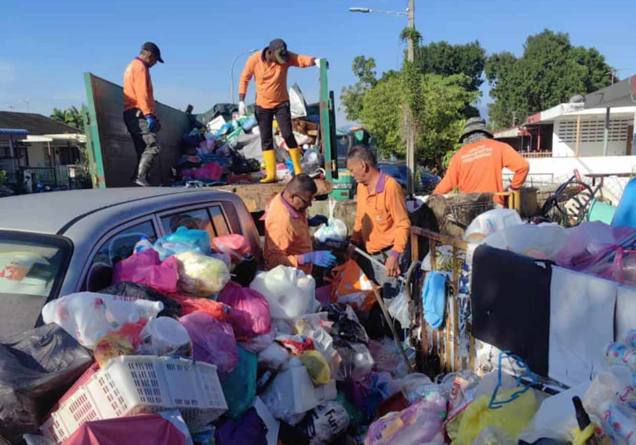 Ipoh City Council clears local home of recyclable waste