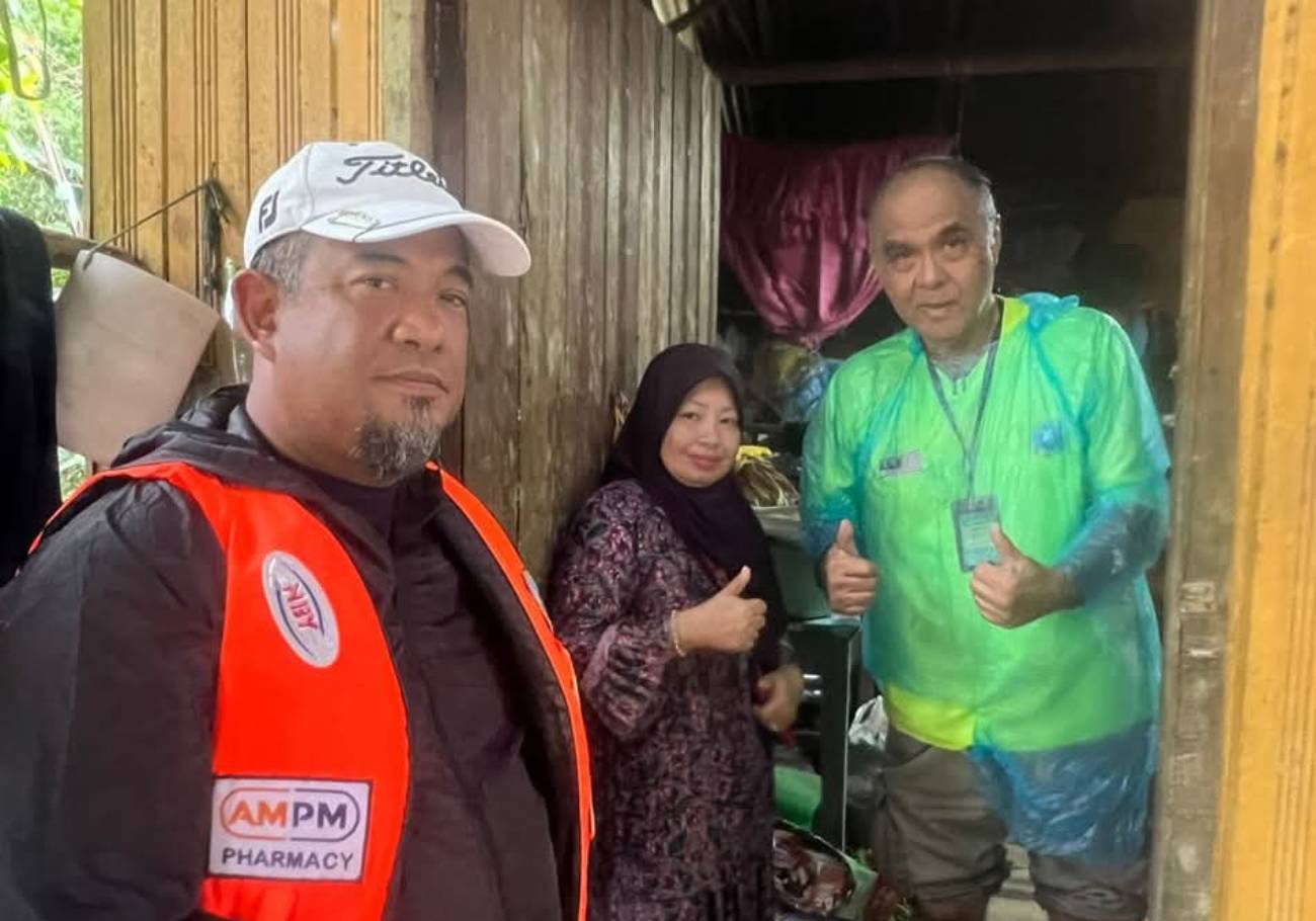 Yayasan Suria and Ihsan Johor aid Kelantan flood victims