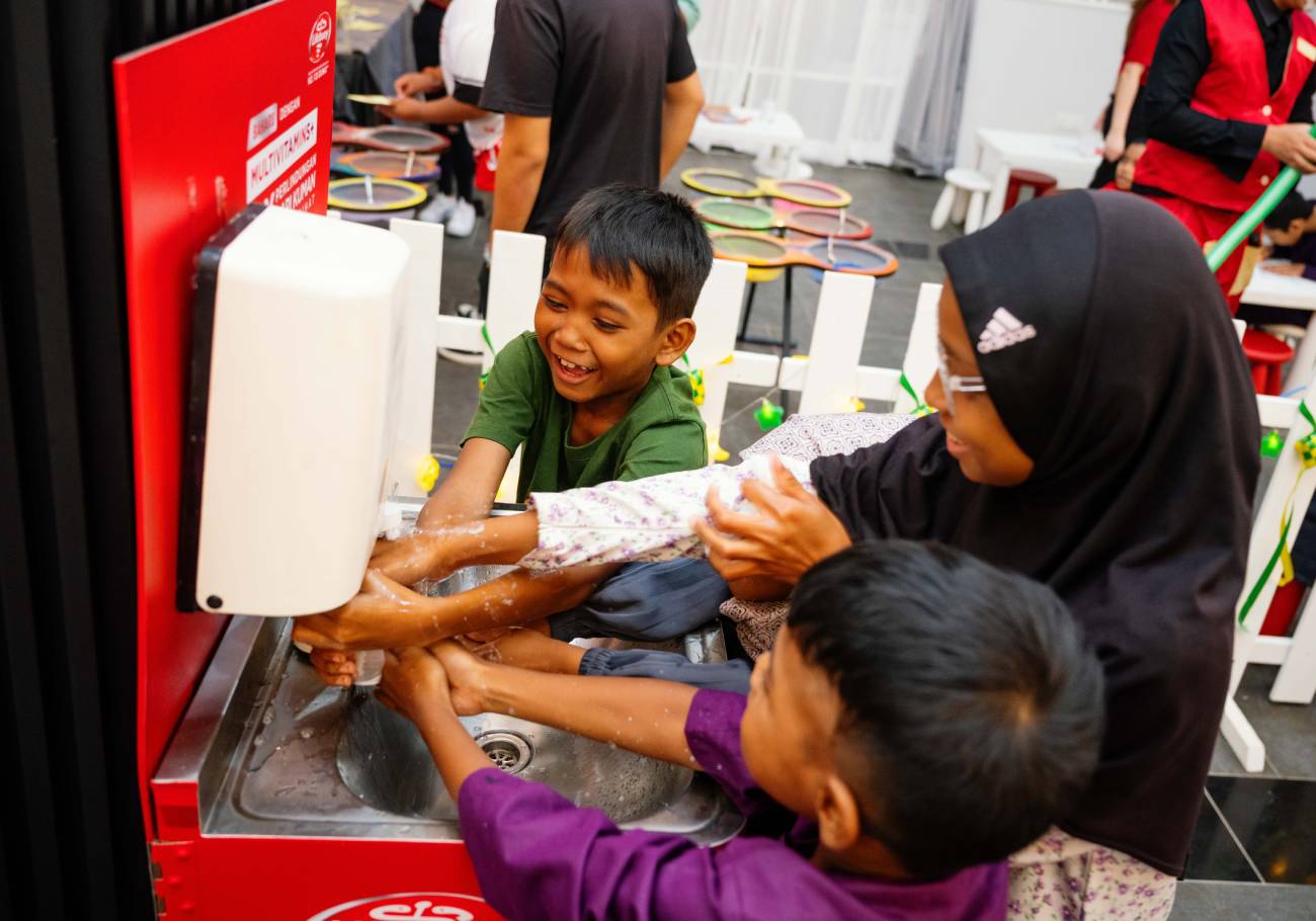 Unleash Lifebuoy compassion with Raya spirit